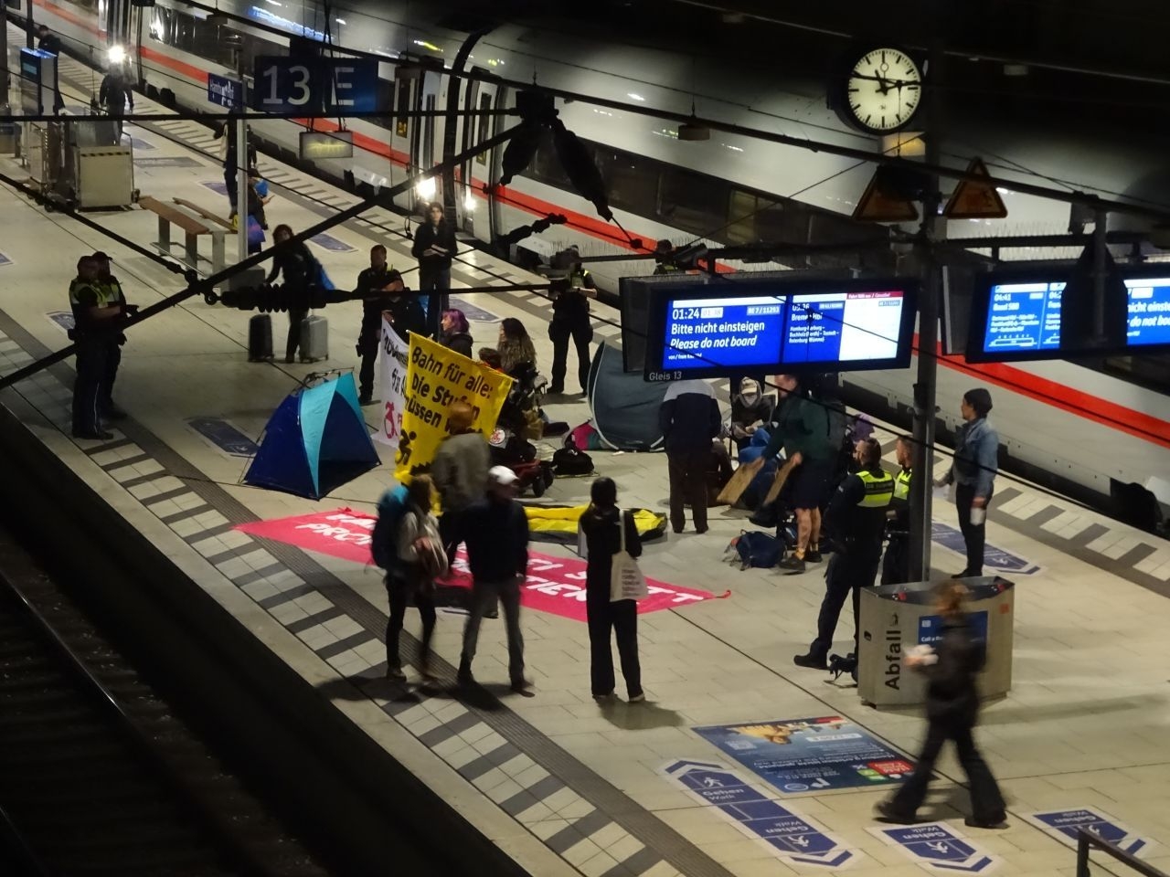 Bild von der Protestaktion am Hamburger Hauptbahnhof am 1./2.9.2026