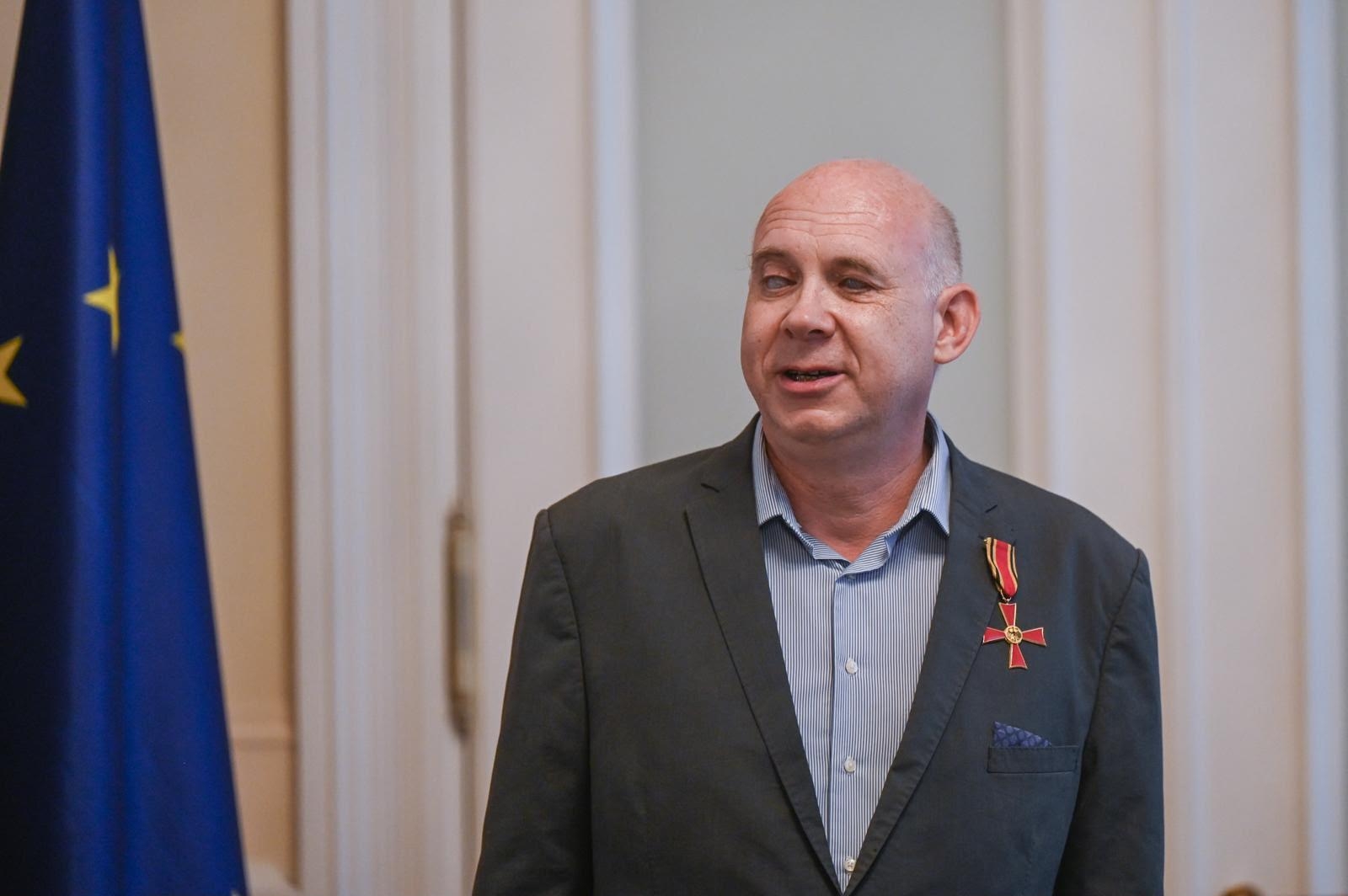Bild von Karl Matthias Schäfer mit dem Bundesverdienstkreuz